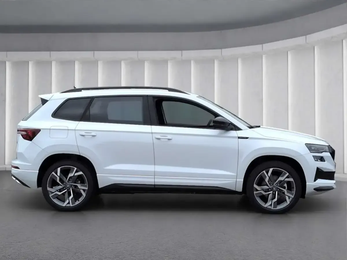 Neu Skoda Karoq SportLine 190 PS (139 kW) 2026 Moonweiss metallic SUV
