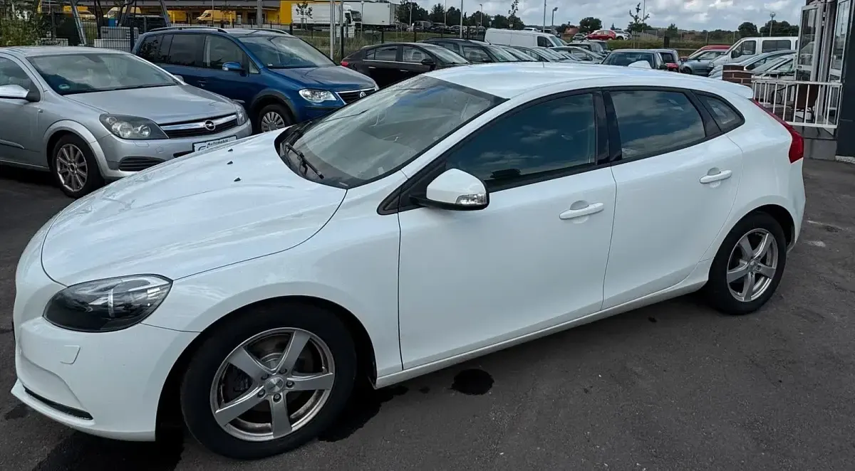 Gebraucht Volvo V40 114 PS (83 kW) 2013 Weiß Kombi