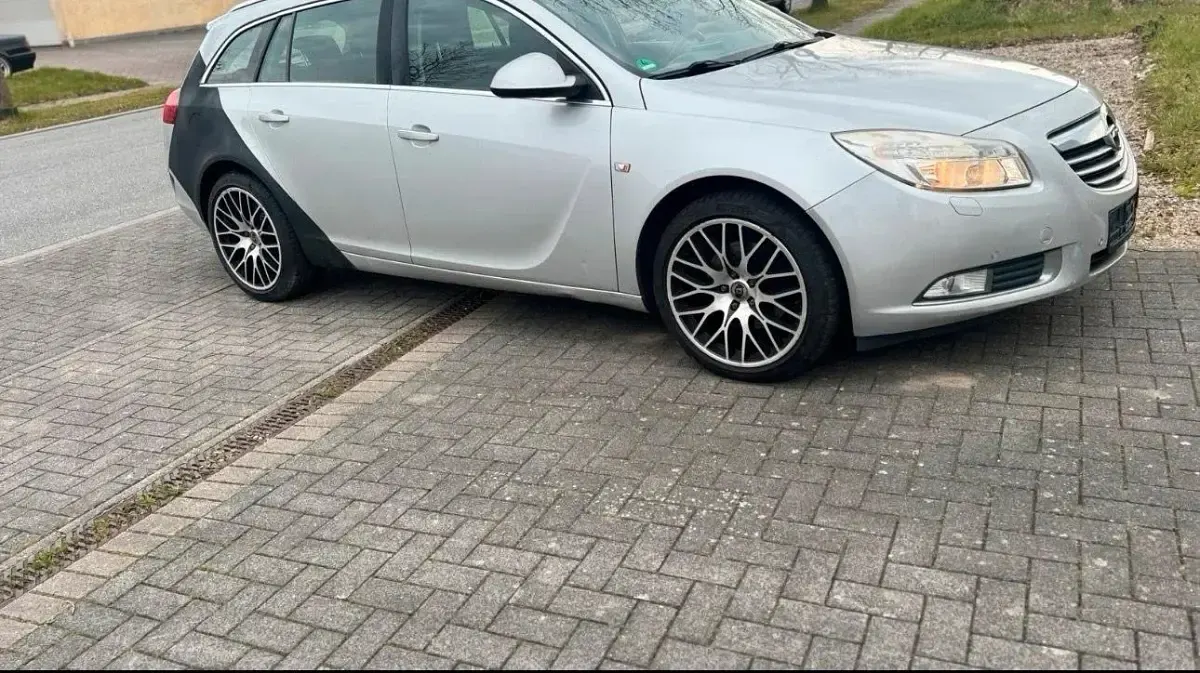 Gebraucht Opel Insignia 150 PS (110 kW) 2010 Silber Kombi
