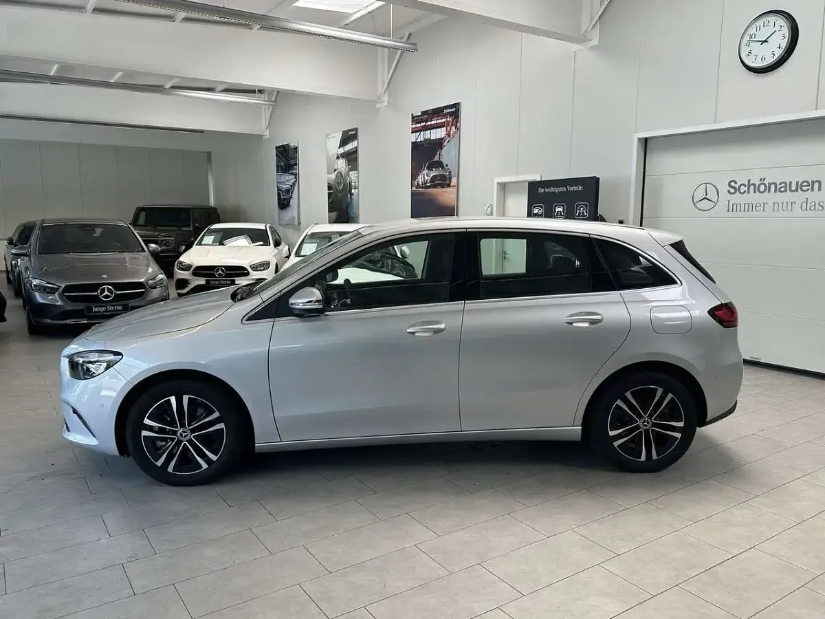 Gebraucht Mercedes B250e Progressive 163 PS (119 kW) 2023 Iridiumsilber Kleinwagen