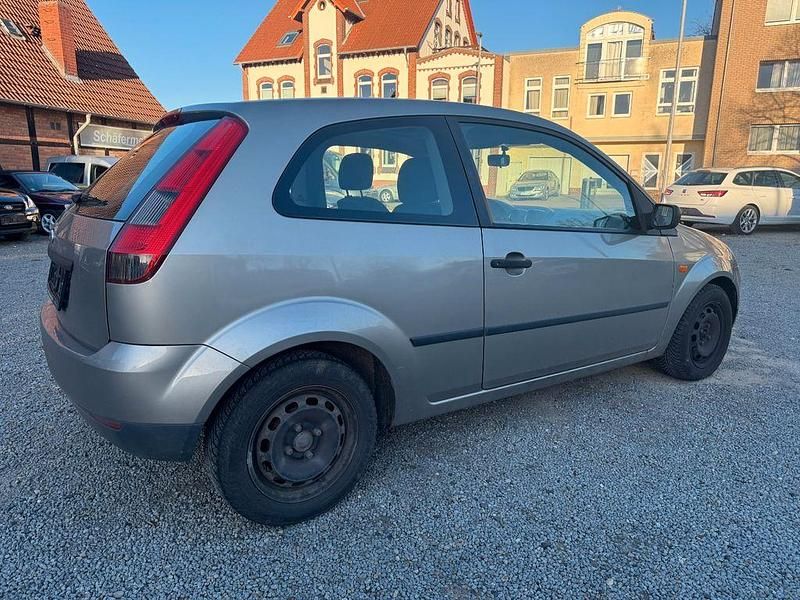 Używany Ford Fiesta 2005 Szary Hatchback