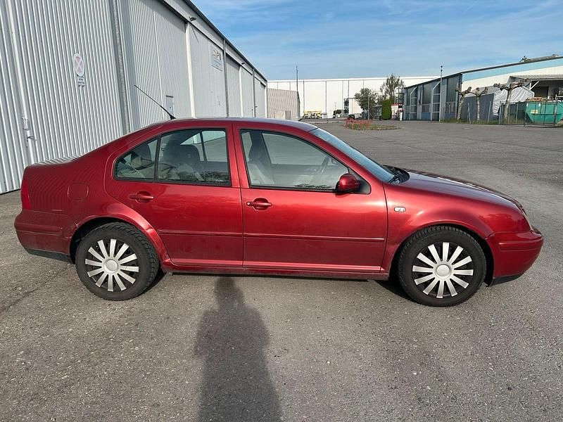 Second-hand VW Bora 101 CP (74 kW) 2000 Roșu Berlinǎ