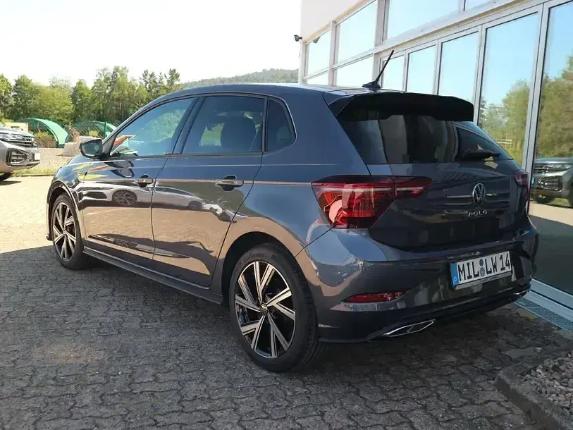 Usata VW Polo R-line 95 CV (69 kW) 2024 Grigio Berlina