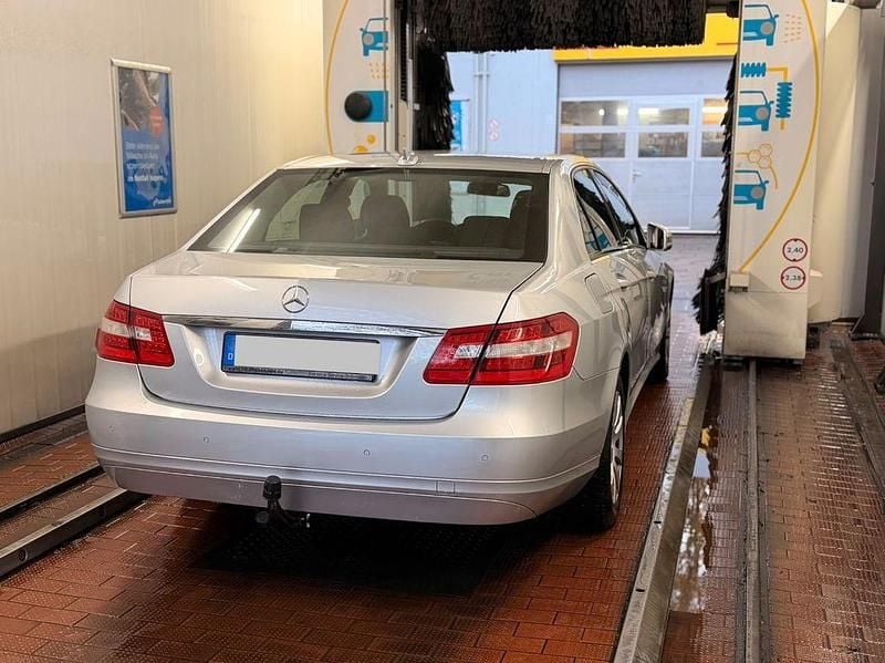 Gebraucht Mercedes E220 Elegance 170 PS (125 kW) 2010 Silber Limousine