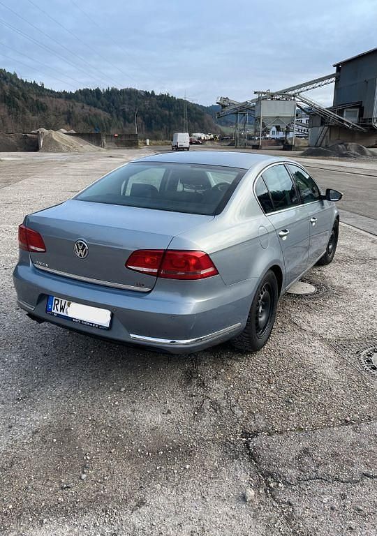 Gebraucht VW Passat Highline 160 PS (117 kW) 2011 Blau Limousine