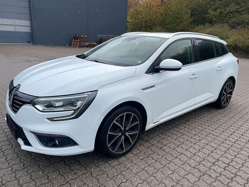 Weiß Gebraucht 2018 Renault Mégane IV Bose Edition Limousine | 7.200 € (Teuer) - Bild 1/4