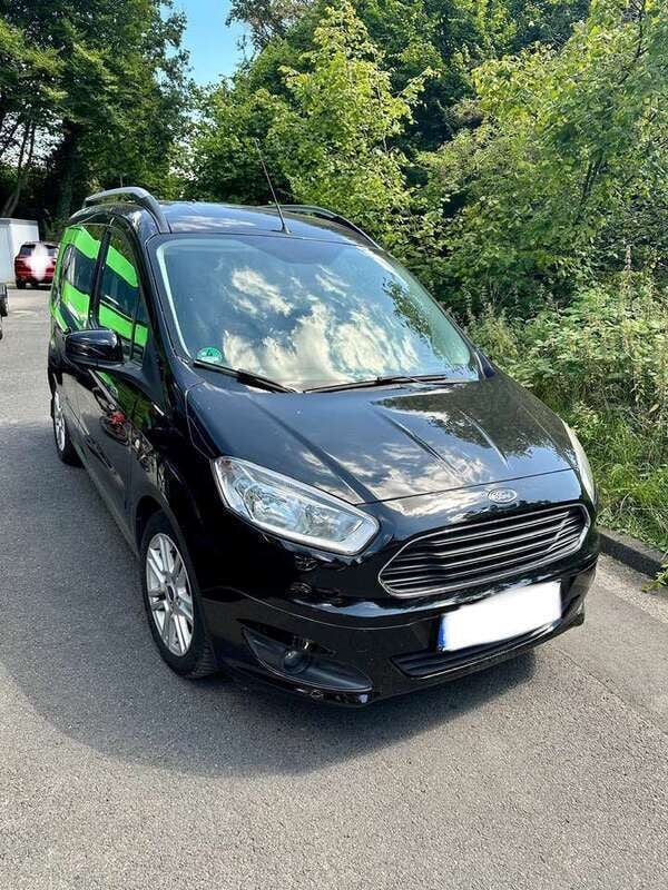 Schwarz Gebraucht 2016 Ford Tourneo Courier Van / Kleinbus | 8.700 € (Superpreis) - Bild 1/4
