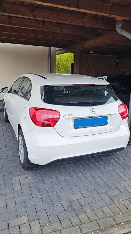 Gebraucht Mercedes A180 122 PS (89 kW) 2013 Weiß Limousine