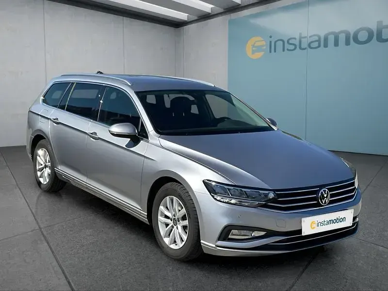 Gebraucht VW Passat 150 PS (110 kW) 2023 Silber Kombi