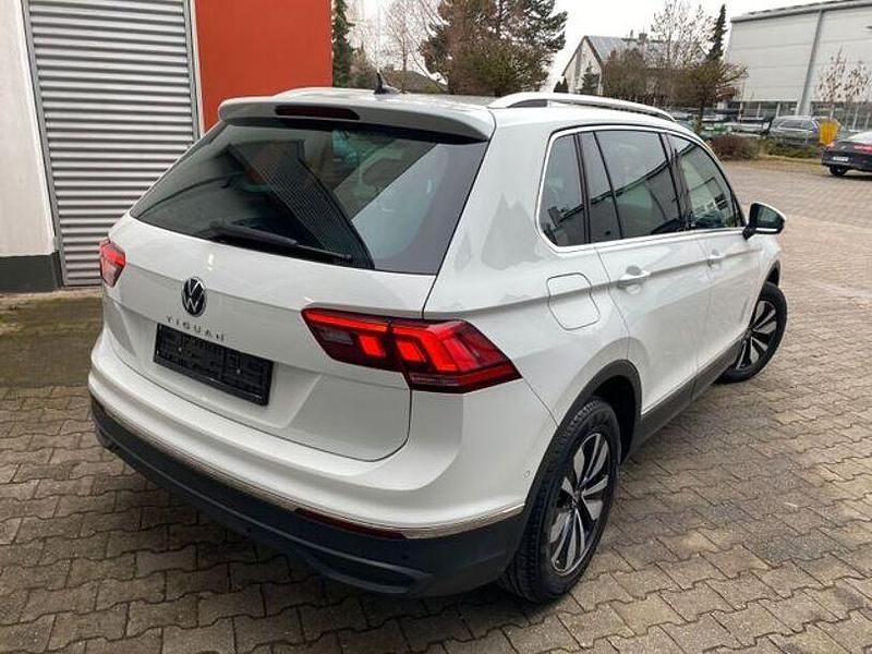 Gebraucht VW Tiguan Move 150 PS (110 kW) 2024 Weiß SUV