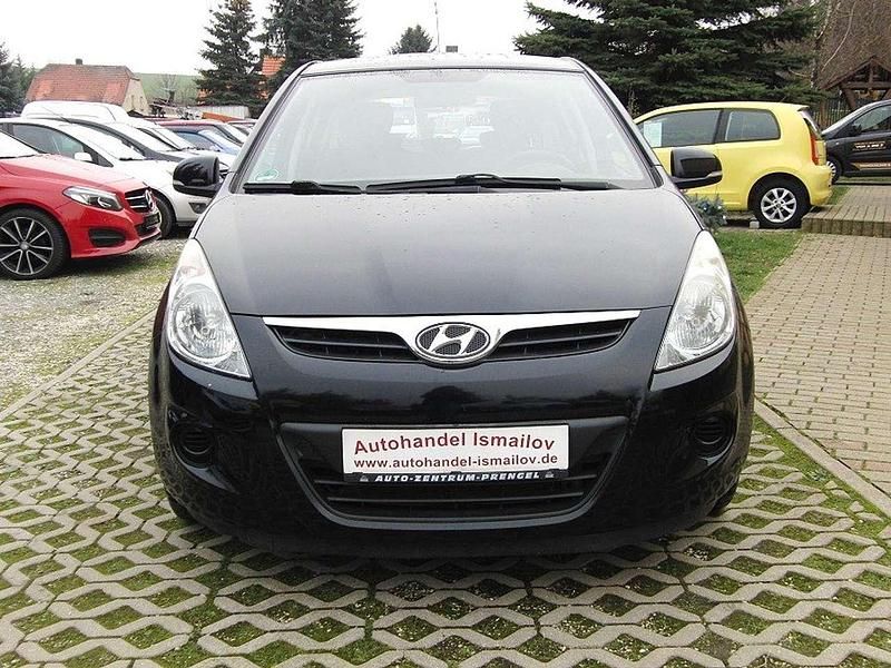 Gebraucht Hyundai i20 Classic 77 PS (56 kW) 2012 Schwarz Limousine