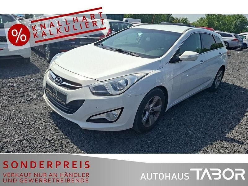 Creamy white Gebraucht 2012 Hyundai i40 Style Kombi | 4.285 € (Superpreis) - Bild 1/4