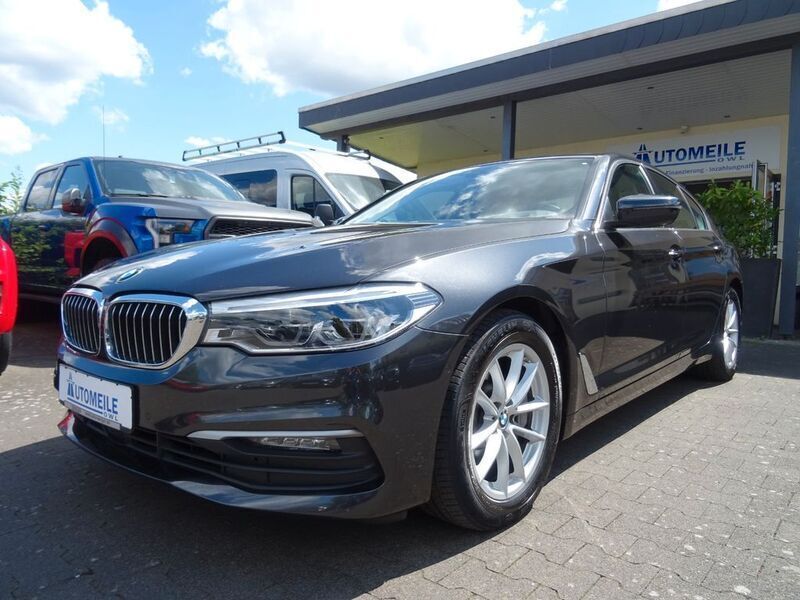 Grau Gebraucht 2019 BMW 530 Sport Line Limousine | 27.990 € (Superpreis) - Bild 1/4