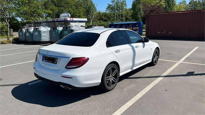 Weiß Gebraucht 2018 Mercedes E350 Limousine | 34.000 € (Etwas zu teuer) - Bild 1/4