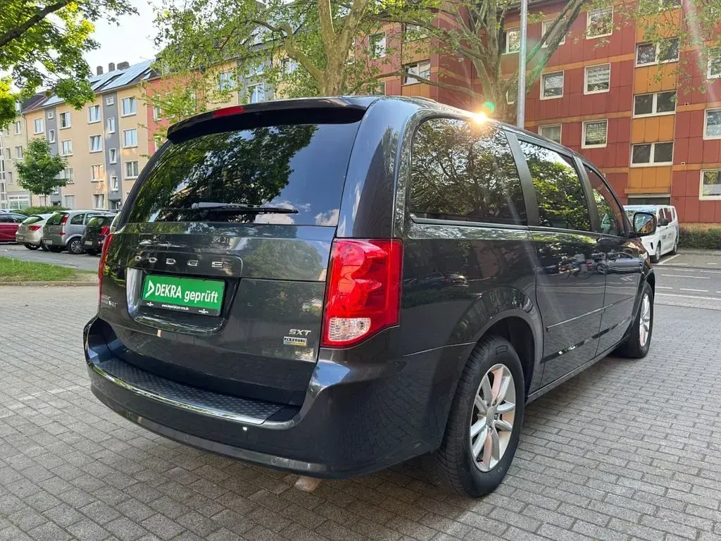 Gebraucht Dodge Grand Caravan 283 PS (208 kW) 2014 Braun Van / Kleinbus