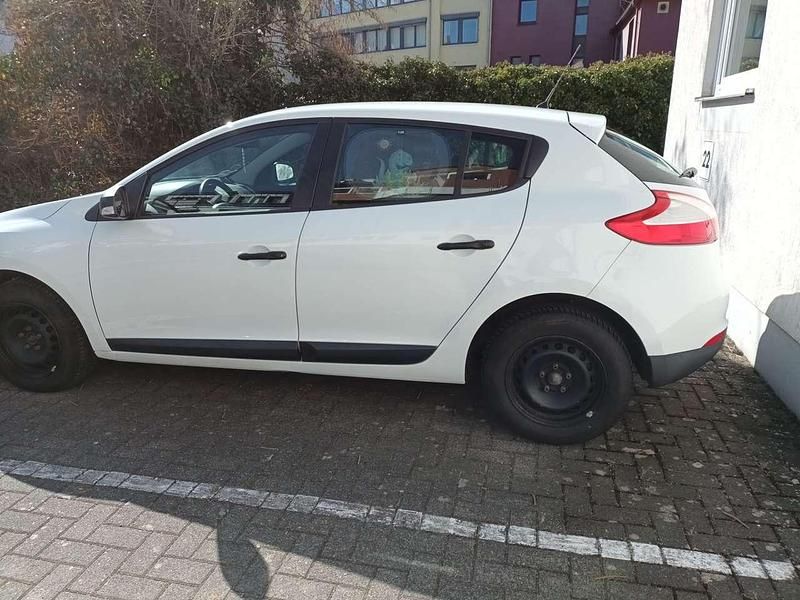 Second-hand Renault Mégane Expression 101 CP (74 kW) 2013 Alb Berlinǎ