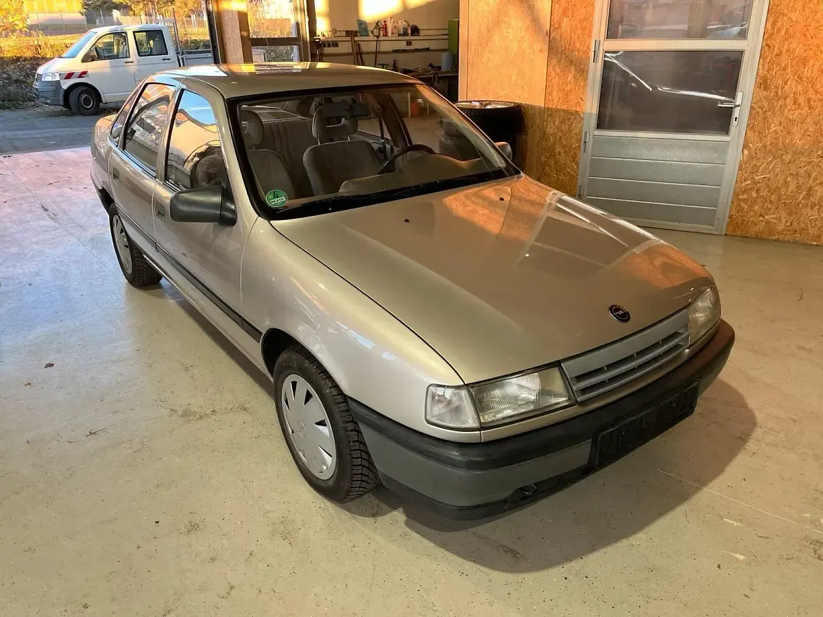 Gebraucht Opel Vectra 115 PS (84 kW) 1991 Silber Kleinwagen