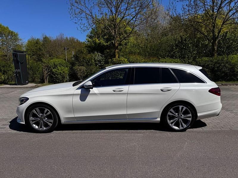 Gebraucht Mercedes C220 Avantgarde 194 PS (142 kW) 2018 Weiß Limousine