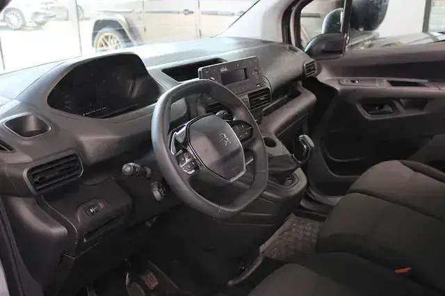 Gebraucht Peugeot Partner Premium 99 PS (72 kW) 2019 Andere Van / Kleinbus