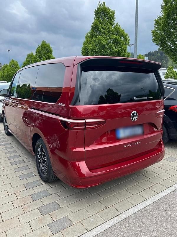 Gebraucht VW Multivan 204 PS (150 kW) 2025 Rot Van