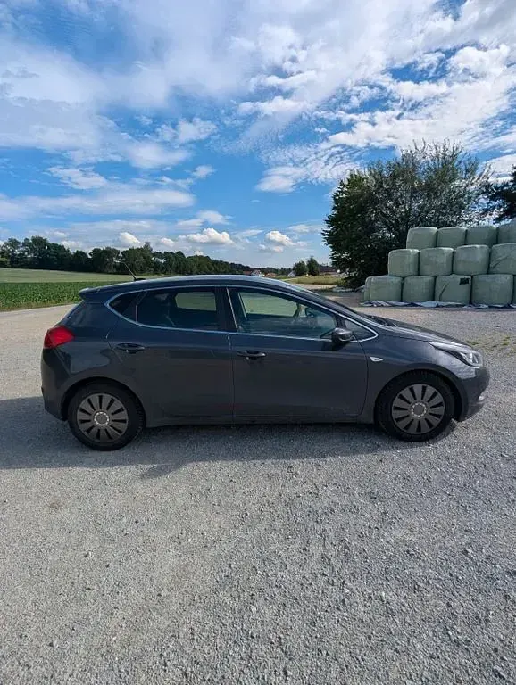 Gebraucht Kia Ceed DREAM-TEAM Edition 136 PS (100 kW) 2015 Grau Kleinwagen
