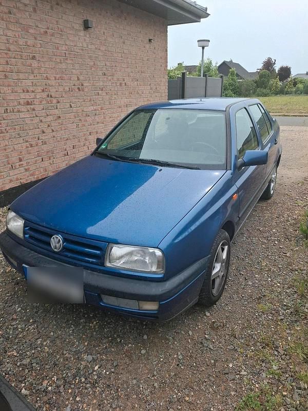 Blau Gebraucht 1994 VW Vento Limousine | 1.700 € - Bild 1/4