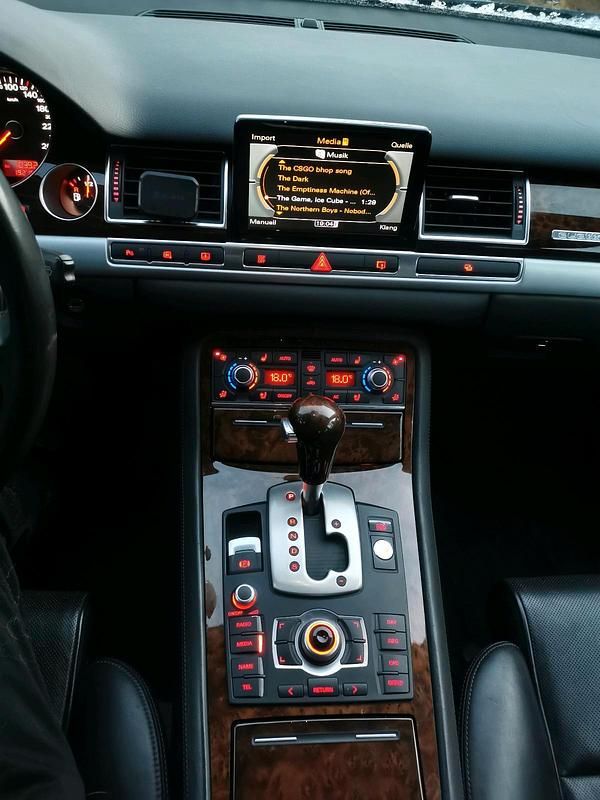 Second-hand Audi A8L 349 CP (256 kW) 2008 Negru Berlinǎ