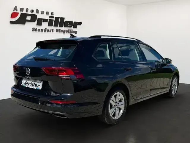Second-hand VW Golf VIII Life 150 CP (110 kW) 2022 Negru Break