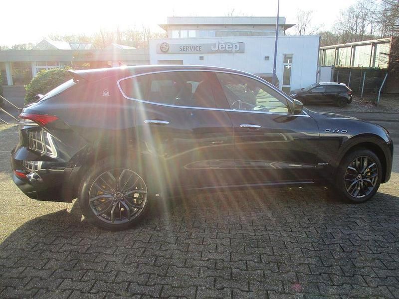Gebraucht Maserati Levante 349 PS (256 kW) 2021 Blau SUV