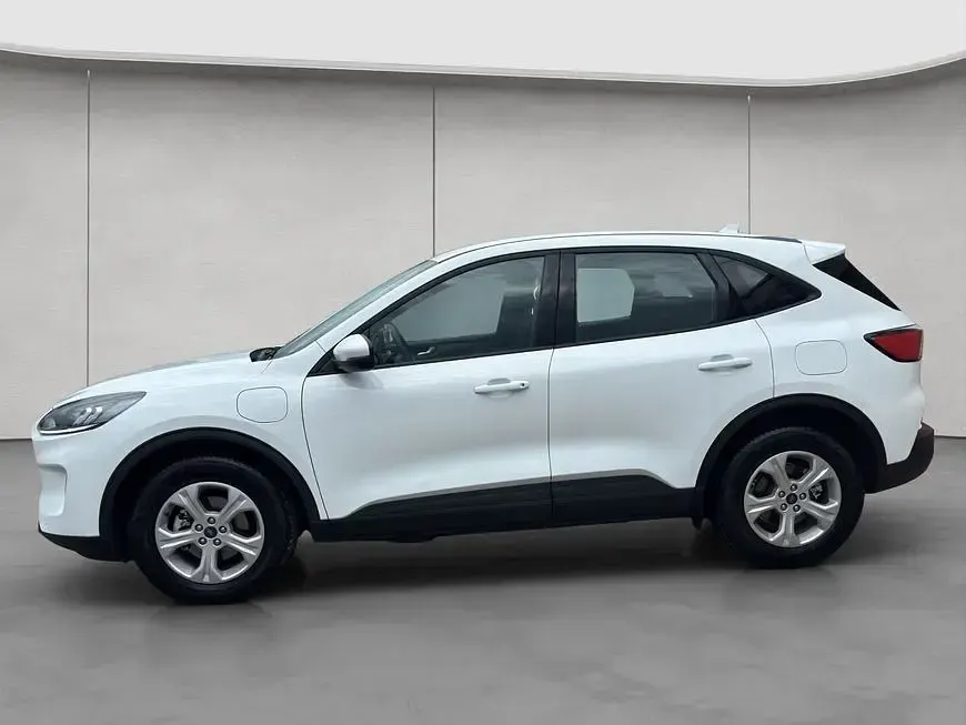 Usado Ford Kuga Cool & Connect 152 HP (111 kW) 2022 Branco SUV