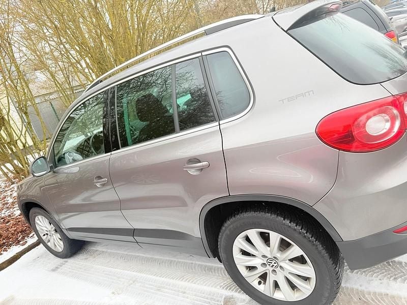 Gebraucht VW Tiguan 150 PS (110 kW) 2011 Grau SUV