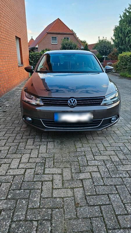 Gebraucht VW Jetta 122 PS (89 kW) 2014 Braun Limousine