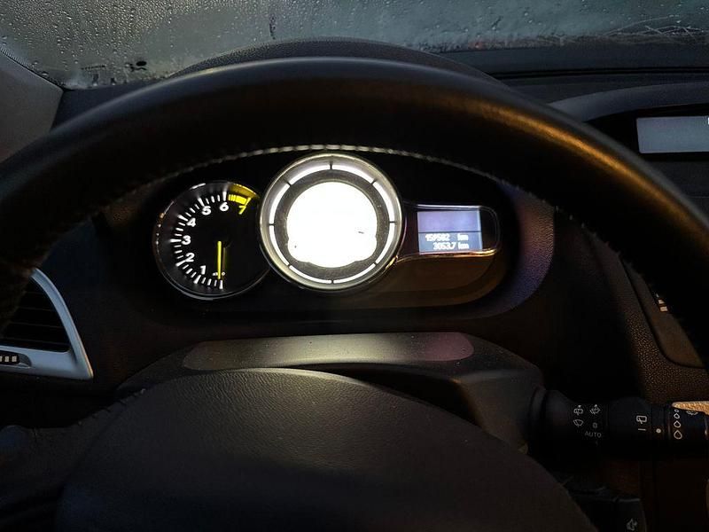 Silber Gebraucht 2009 Renault Mégane III Dynamique Limousine | 3.100 € (Fairer Preis) - Bild 1/4