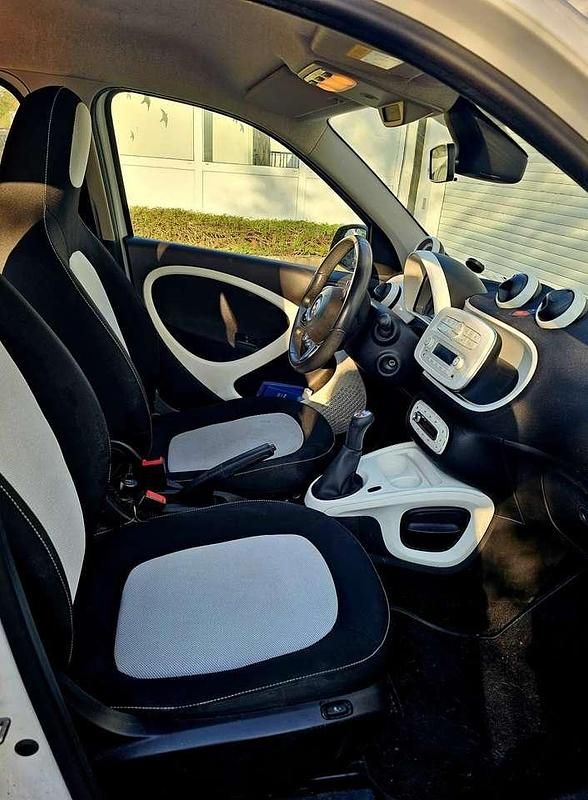 Usata Smart ForFour Basis 71 CV (52 kW) 2015 Bianco Utilitaria