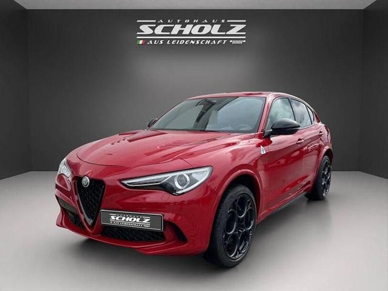 Rosso alfa, rot uni Gebraucht 2022 Alfa Romeo Stelvio Quadrifoglio SUV | 74.900 € - Bild 1/4