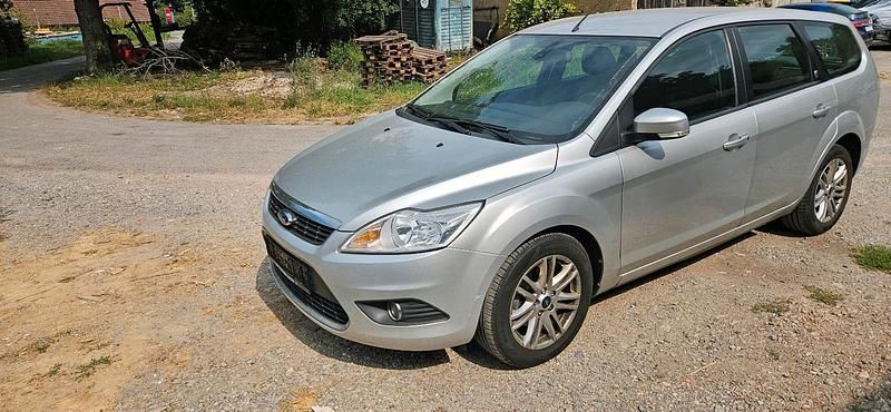 Silber Gebraucht 2009 Ford Focus Kombi | 3.800 € (Etwas zu teuer) - Bild 1/4