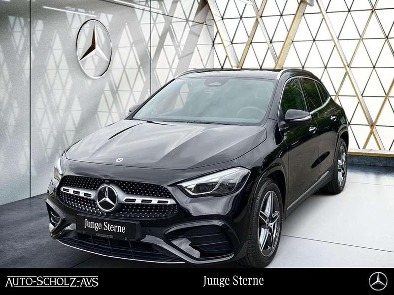 Unilack nachtschwarz Gebraucht 2024 Mercedes GLA200 SUV | 39.174 € (Guter Preis) - Bild 1/4