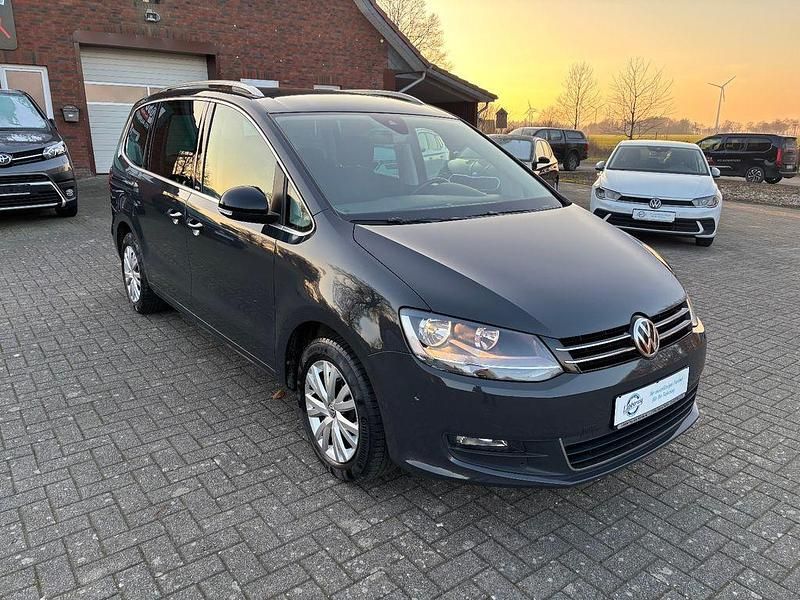 Gebraucht VW Sharan Comfortline 150 PS (110 kW) 2022 Grau Van / Kleinbus