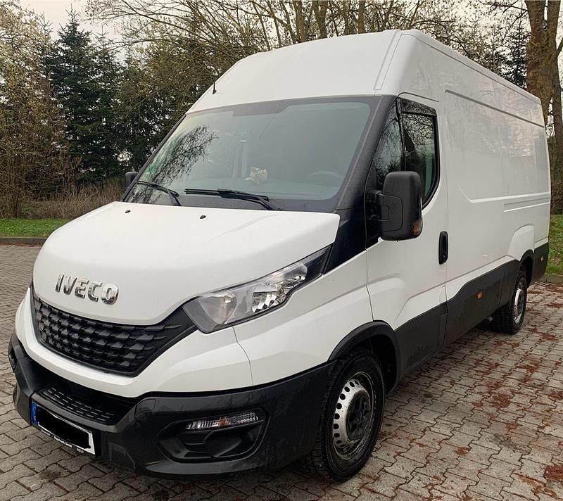 Gebraucht Iveco Daily 136 PS (100 kW) 2020 Weiß Van / Kleinbus