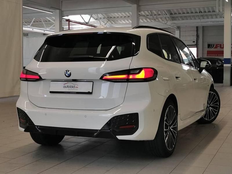 Gebraucht BMW 218 Active Tourer M Sport 136 PS (100 kW) 2024 Alpinweiss iii Van / Kleinbus
