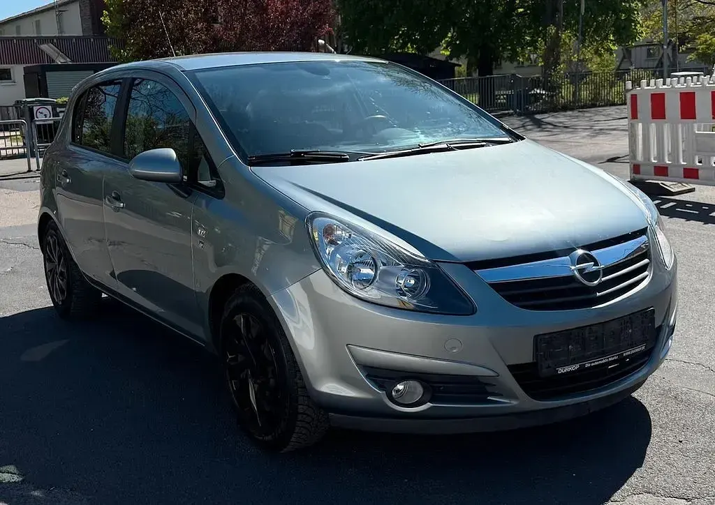 Gebraucht Opel Corsa Edition 87 PS (63 kW) 2010 Silber Kleinwagen