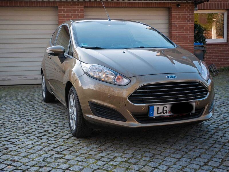 Braun Gebraucht 2014 Ford Fiesta SYNC Edition Kleinwagen | 4.000 € (Fairer Preis) - Bild 1/4