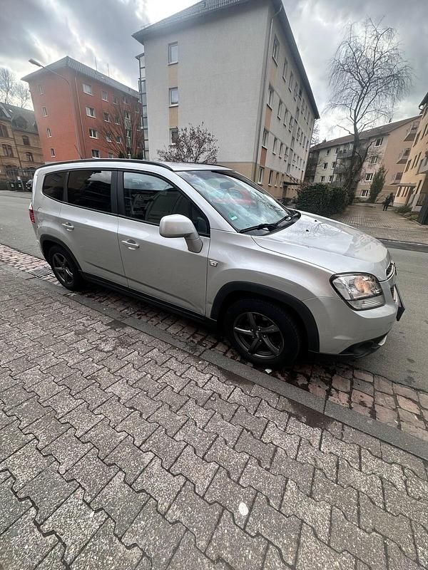 Gebraucht Chevrolet Orlando LT 140 PS (102 kW) 2012 Silber Van / Kleinbus