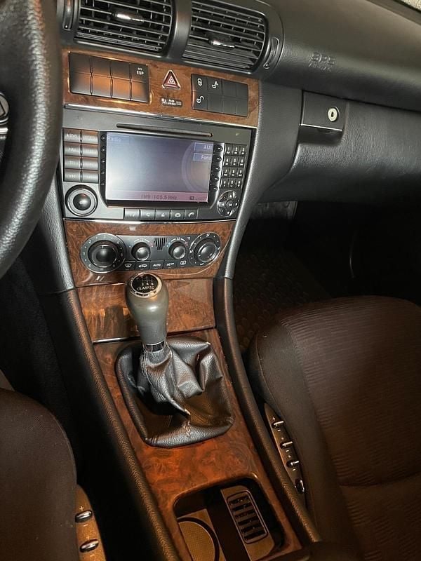 Gebraucht Mercedes C220 150 PS (110 kW) 2004 Silber Limousine