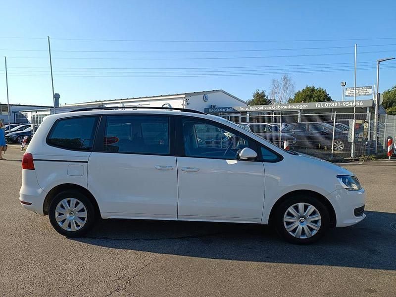 Gebraucht VW Sharan Trendline 140 PS (102 kW) 2012 Candyweiß Van / Kleinbus