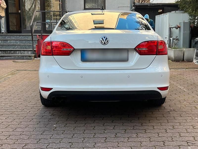 Second-hand VW Jetta 105 CP (77 kW) 2013 Alb Berlinǎ