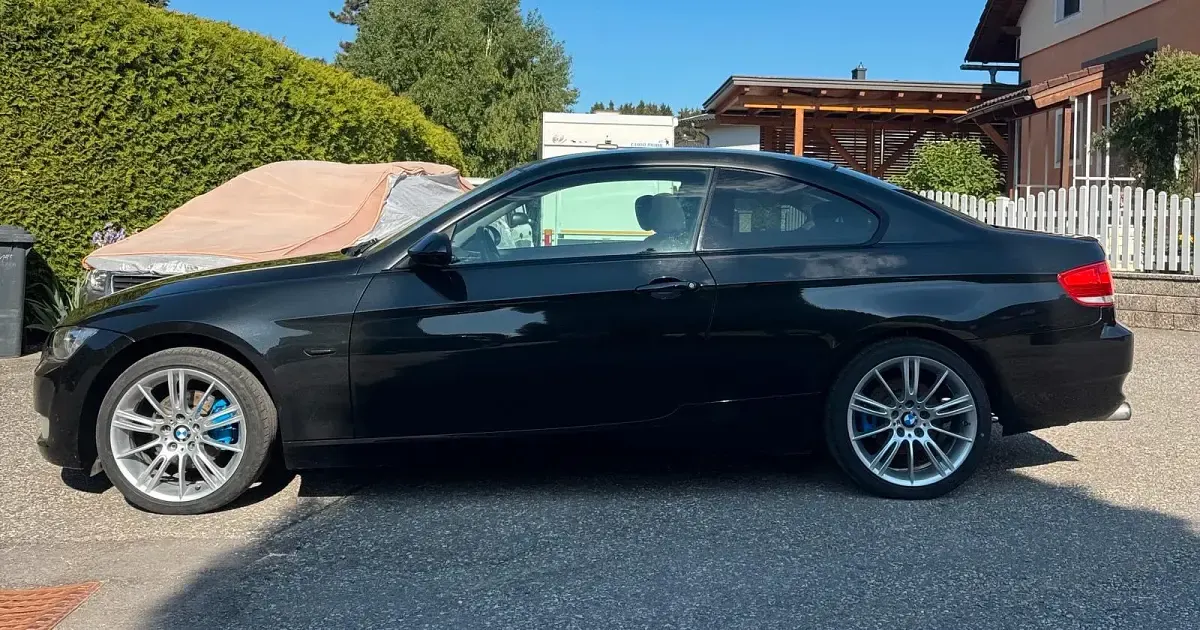 Gebraucht BMW 320 Basis 170 PS (125 kW) 2009 Schwarz Coupé