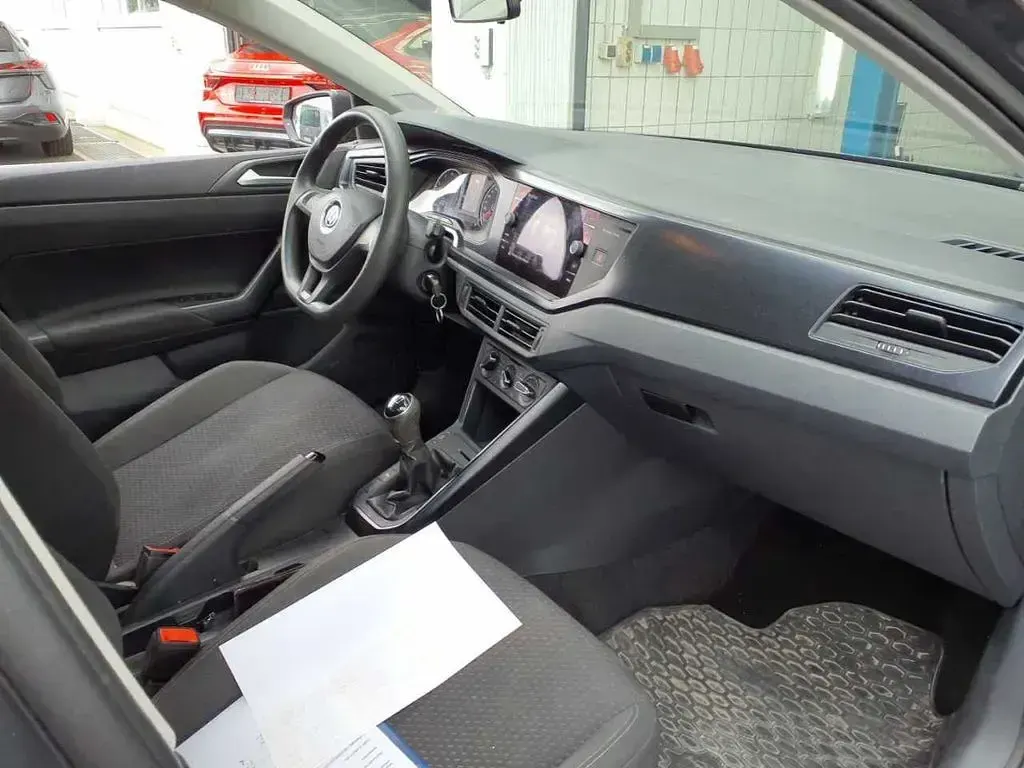 Gebraucht VW Polo Trendline 75 PS (55 kW) 2018 Grau Kleinwagen