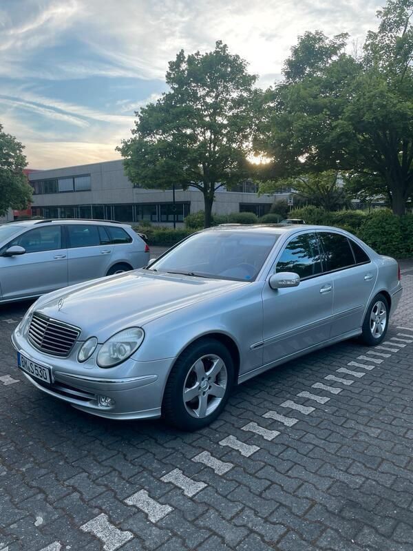 Silber Gebraucht 2002 Mercedes E240 Limousine | 3.000 € (Guter Preis) - Bild 1/4