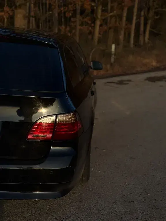 Gebraucht BMW 525 197 PS (144 kW) 2009 Schwarz Kombi